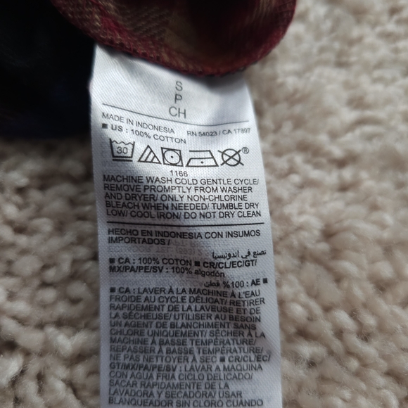 Old Navy Women's Flannel Boyfriend Button-Down Shirt - Picture 6 of 6